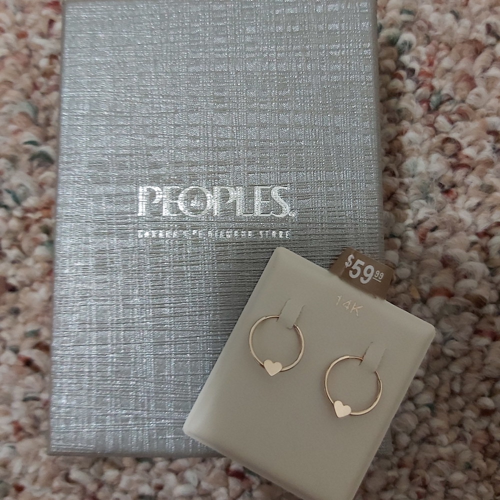 14k child earrings almost new